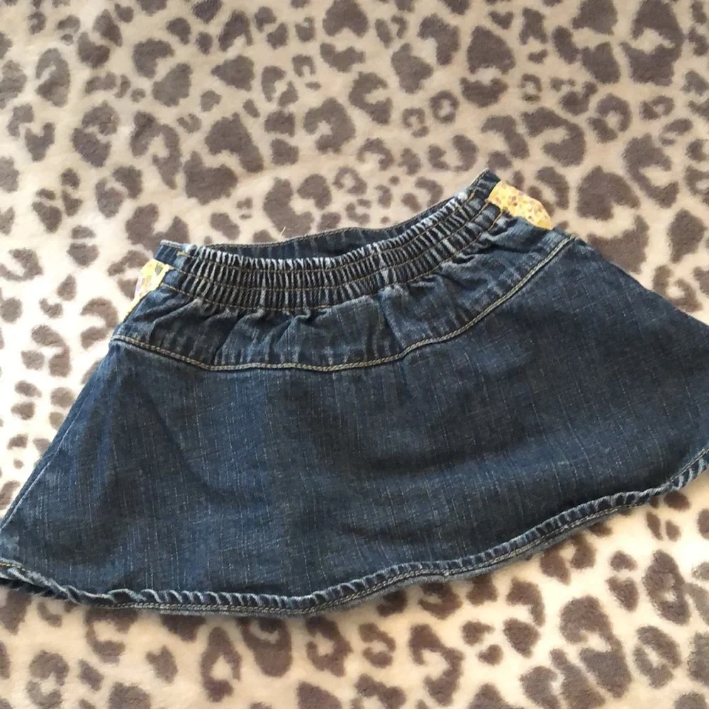 2005 Gymboree Denim Blue Skirt with Floral Belt Front Size 3-6 Months